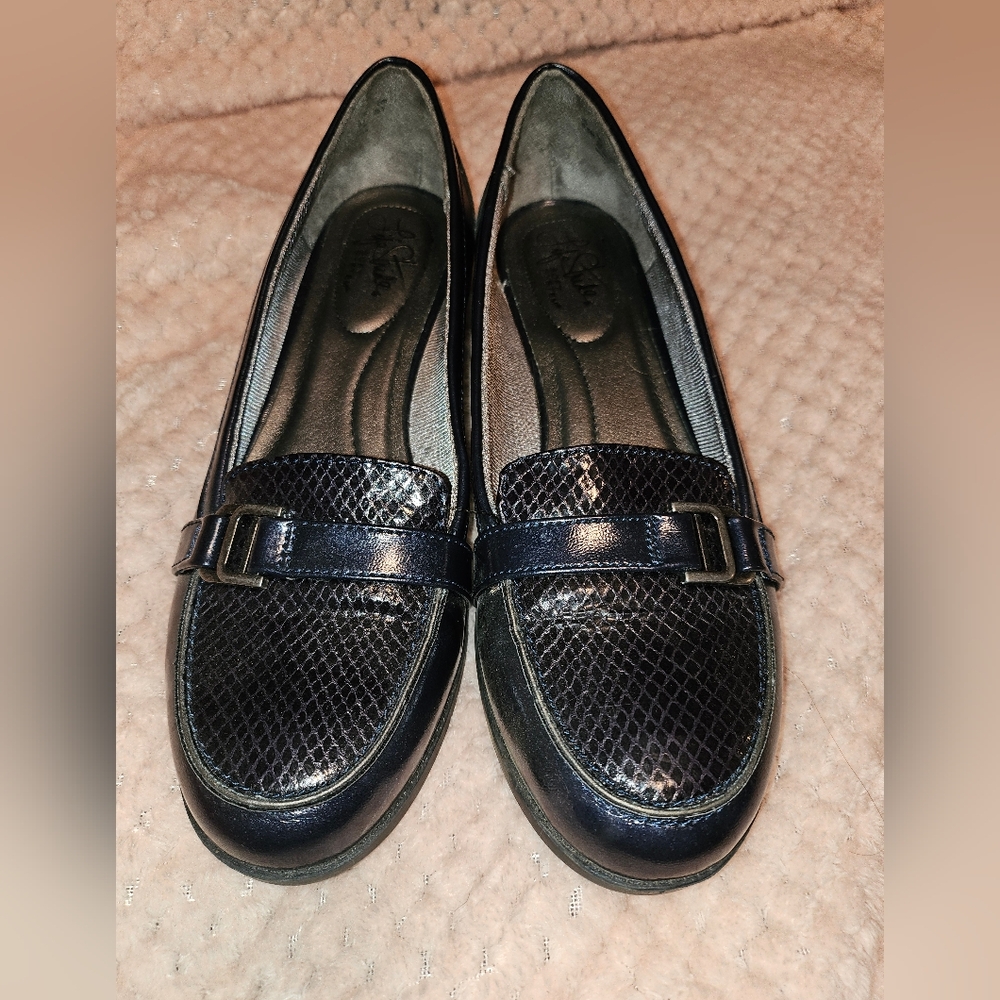 Elegant Black Loafers for Women